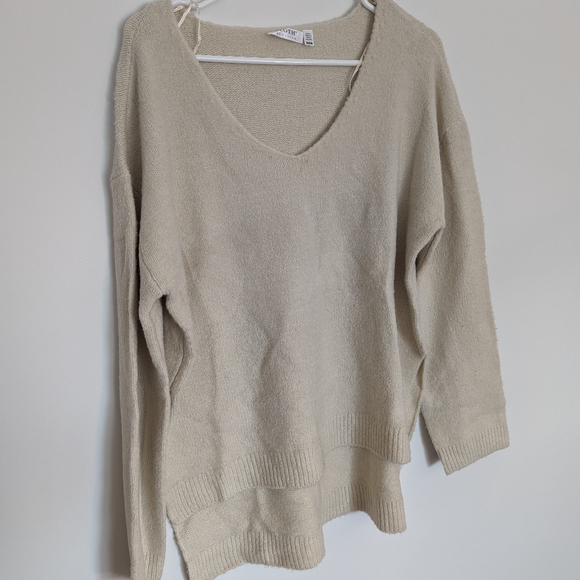 Beige sweater - Picture 1 of 3